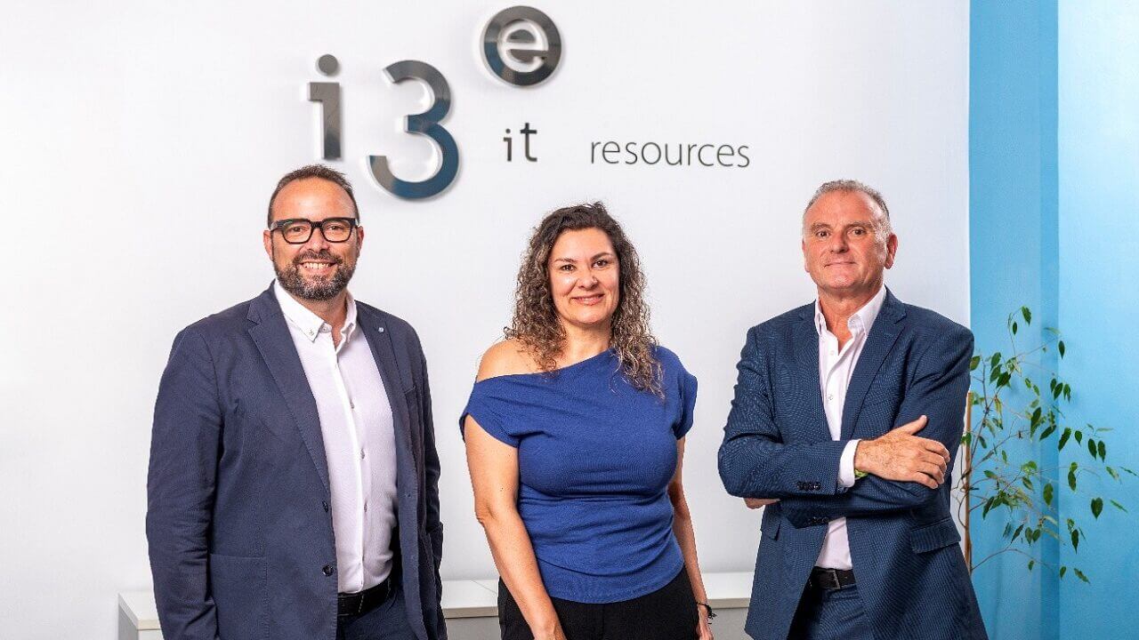 De izquierda a derecha, Sergio García Estradera, gerente de i3e; Eva Cifuentes, directora de RRHH; y Francisco García Parra, CEO fundador