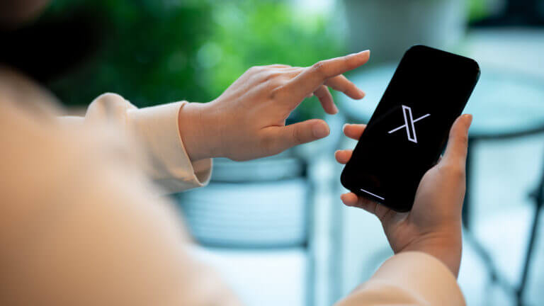 La UE sanciona a X con 120 millones por diseño engañoso y falta de transparencia en su verificación azul