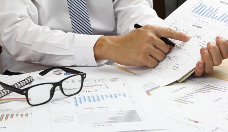 Businessman Summary report and financial analyzing product market plan